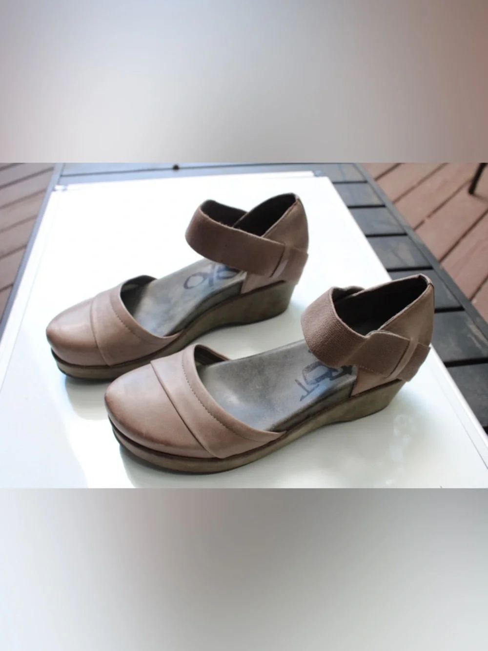 OTBT taupe out wedges